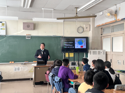 地域の小学校で『ごみ問題』の出前授業を行いました